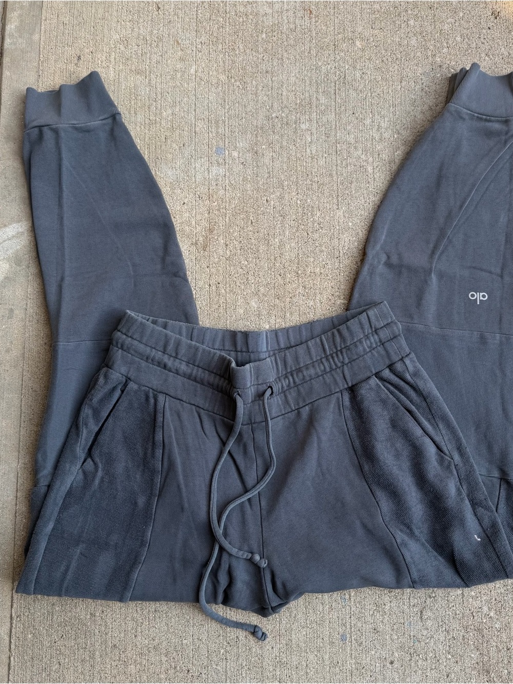 alo yoga sweatpants